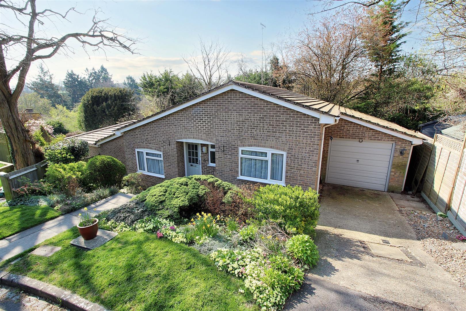 3 bed property in Edenhall Close, Reading
